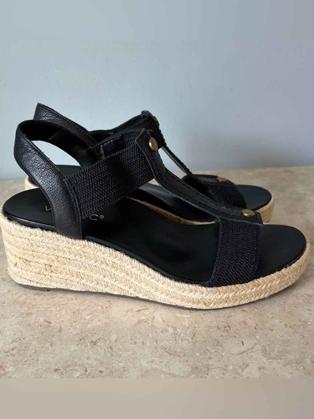 Vionic Calera Sandals Size 8.5 Black Leather Espadrille T-Strap Jute Wedge Heel